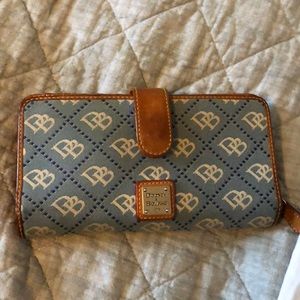 Dooney & Bourke wallet